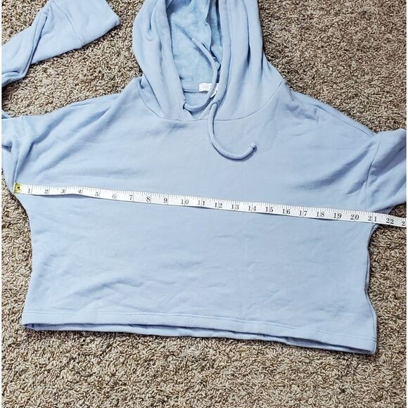 NWT Beyond Yoga Powder Blue Cropped Hoodie Sweatshirt - Picture 3 of 8
